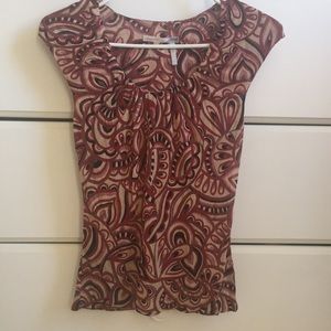 Sleeveless Graphic Print Shirt